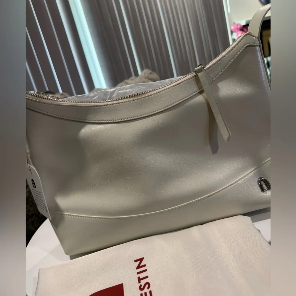 ONE DAY SALE✨  LA FESTIN luxury hobo Cream  Bag